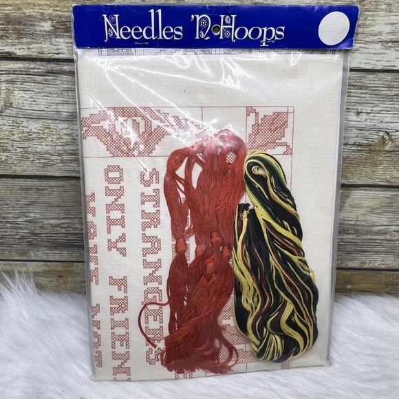 Vntg Needles 'N Hoops No Strangers Printed Cross Stitch Kit #377 - Picture 2 of 6